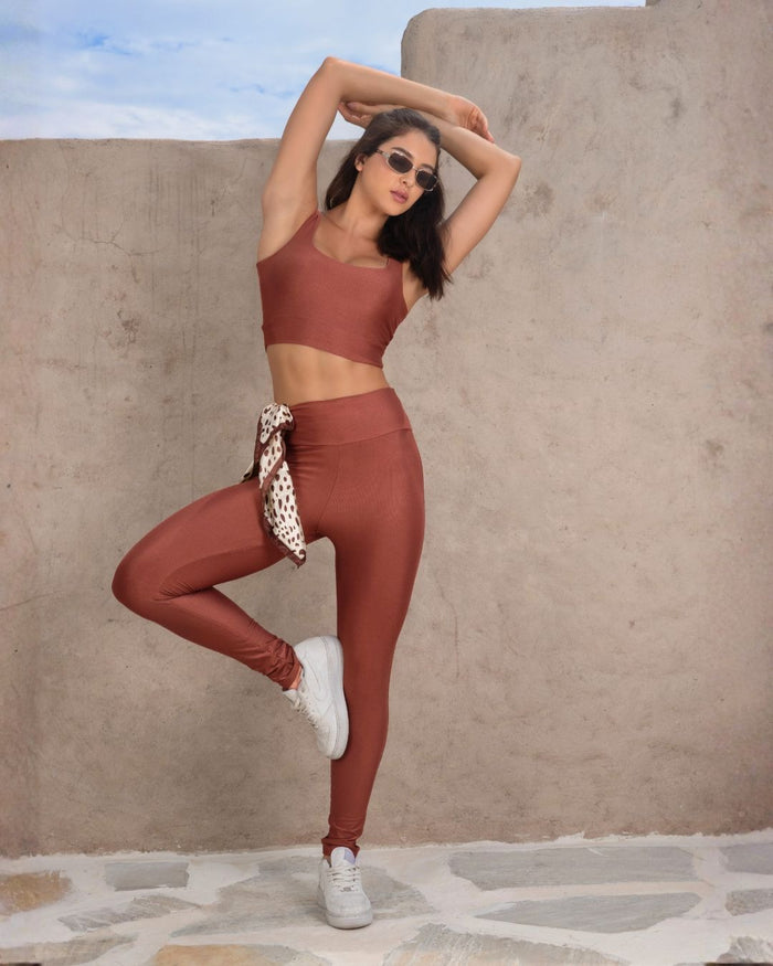 Conjunto Fitness com Top Embutido e Legging